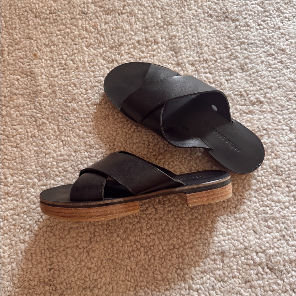 Freda Salvador Black flatform sandals size 5!